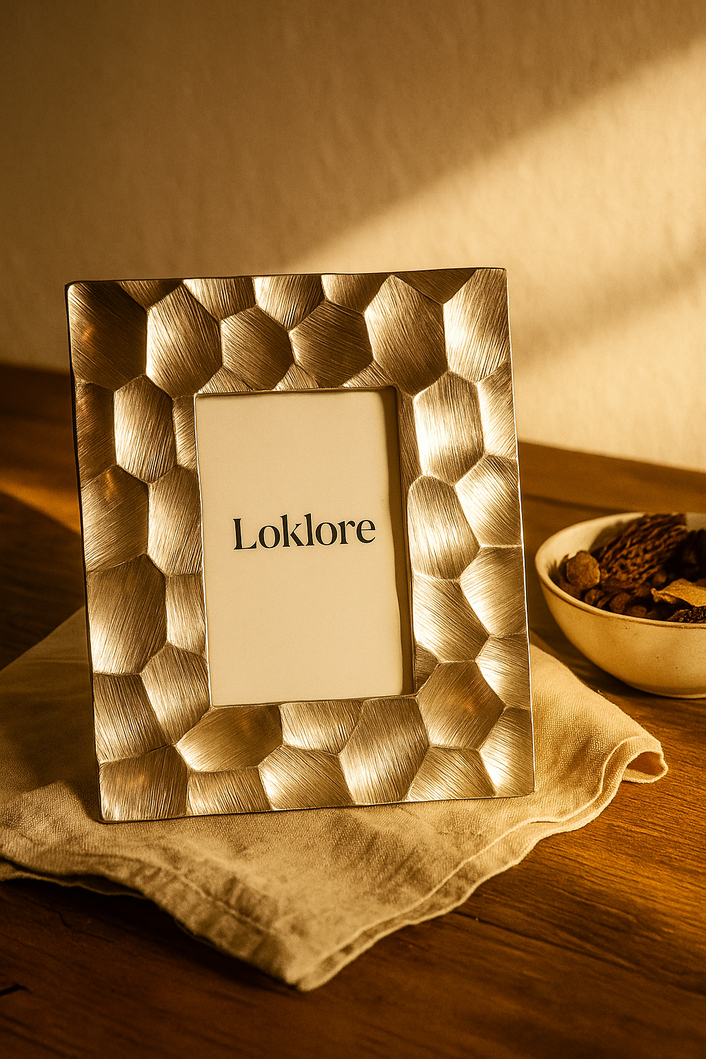 Svarna – Handcrafted Metallic Photo Frame