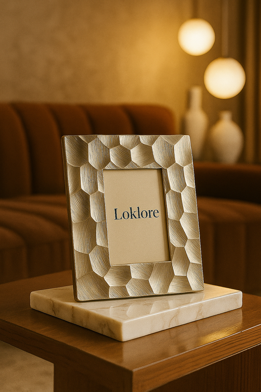 Svarna – Handcrafted Metallic Photo Frame